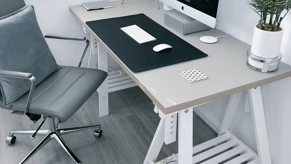 Tenue de comptabilité : bureau et fauteuil